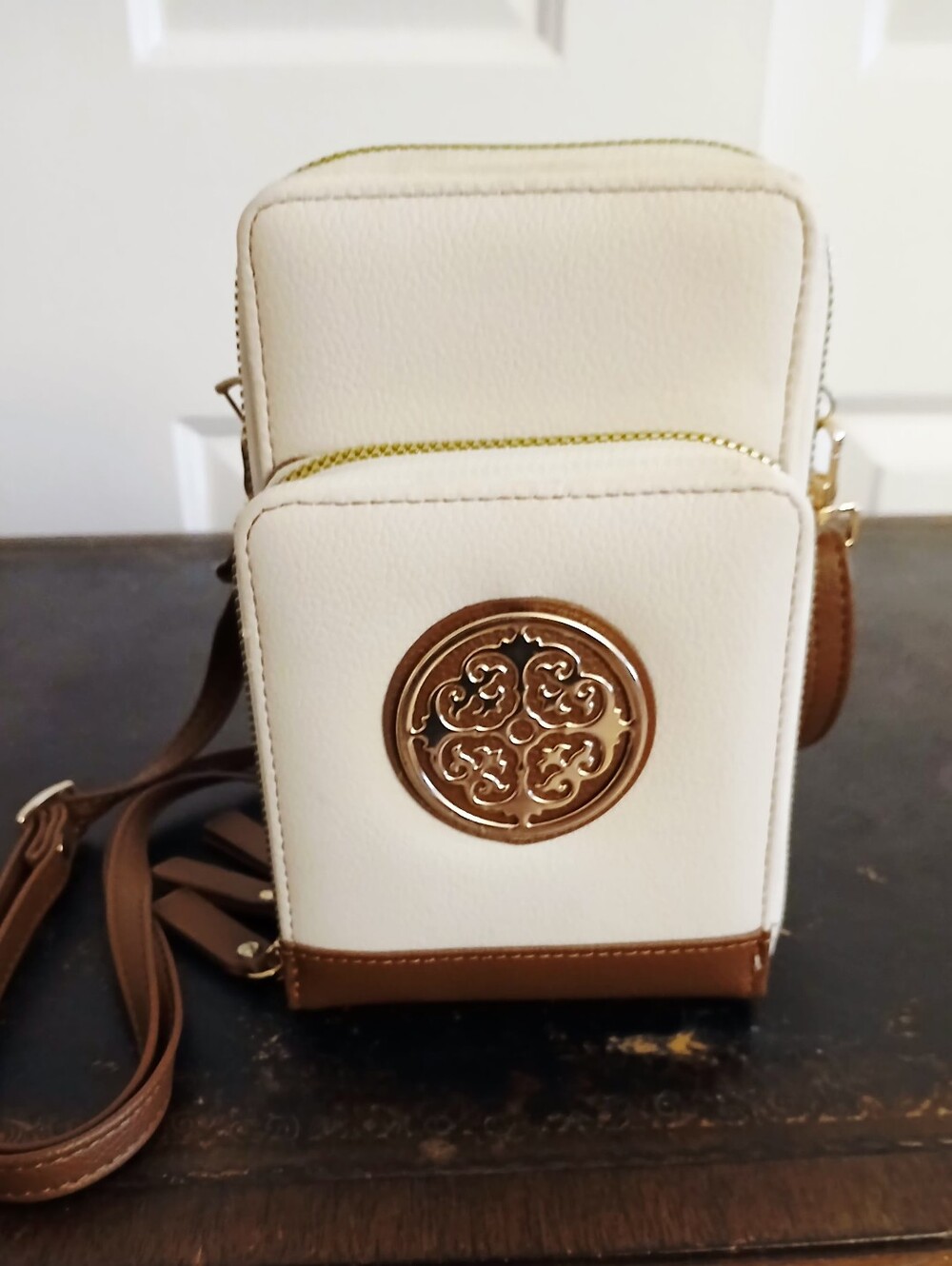 Chic Unlimited Crossbody Shoulderbag: Cream/ Brown
